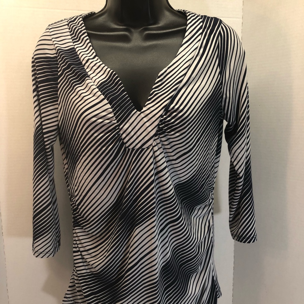 New York & Company top navy and white